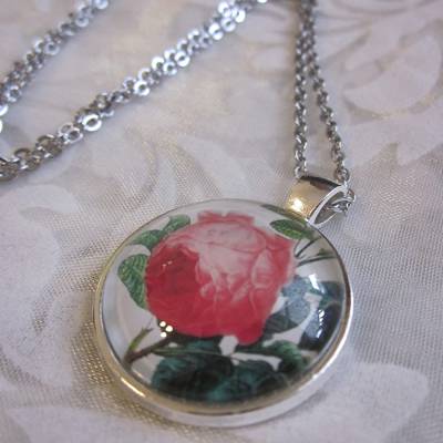 Kette mit Cabochon-Anhänger Rose Rot Grün "Chérie"