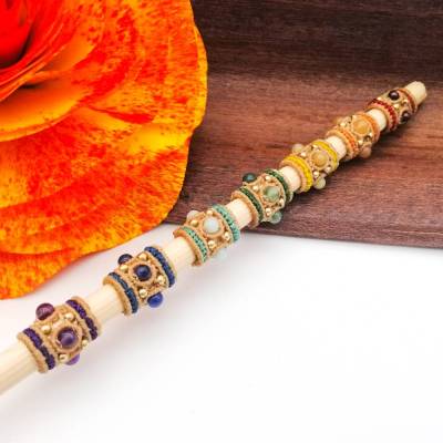 Makramee-Dreadperlen in Chakra-Farben mit Edelstein-Perlen