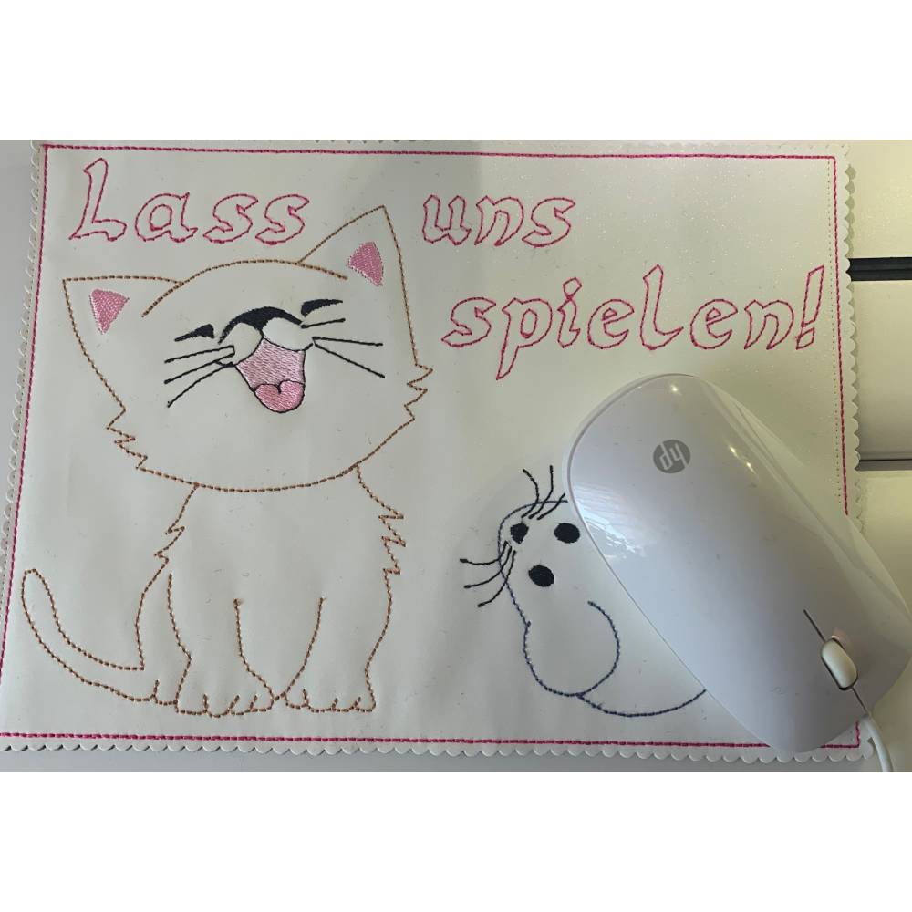 Stickdatei 711 Mug Rug Mauspad mit Katze und MAus Maschinenstickerei Bild 4