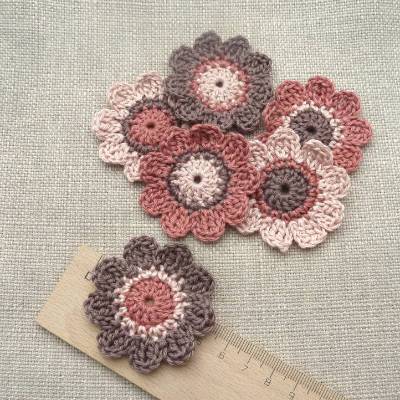 6 gehäkelte Blumen 5 cm, Blüten Applikation Blumen, Häkelapplikationen naturtöne Häkelblumen