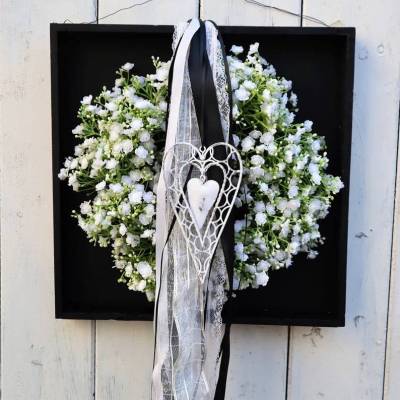 Wanddeko weiß schwarz Schleierkrautkranz