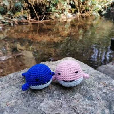 Gehäkelte Wale, verschiedene Farben, Geschenk, Deko, Glücksbringer, Talisman, Schlüsselanhänger, Tier