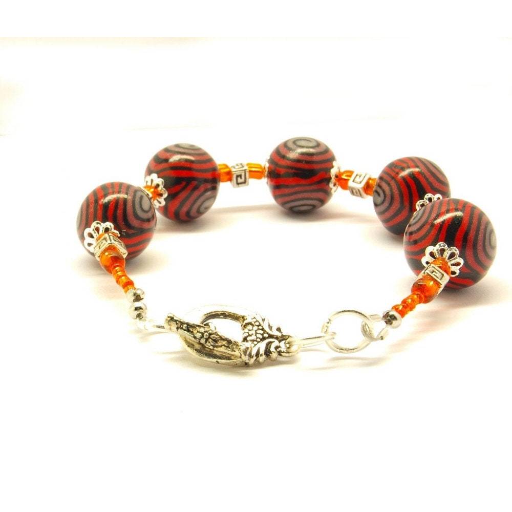 Armband Perlen rot schwarz Ethno Clay Armreif Bild 3
