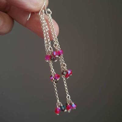 Ohrhänger lang in Silber mit pinken Steinen