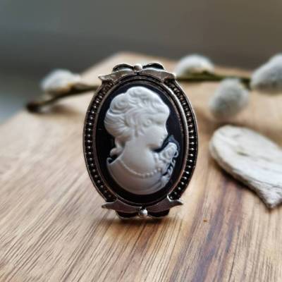 Ring schwarze ovale Kamee schwarzer weißer Gemme Jugenstil antik