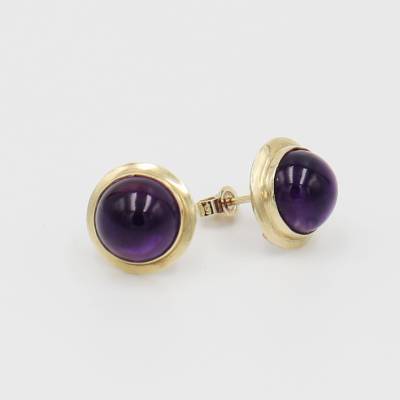 585er Goldohrstecker mit Amethyst-Cabouchon – Amethyst-Ohrstecker aus 14 K Gold