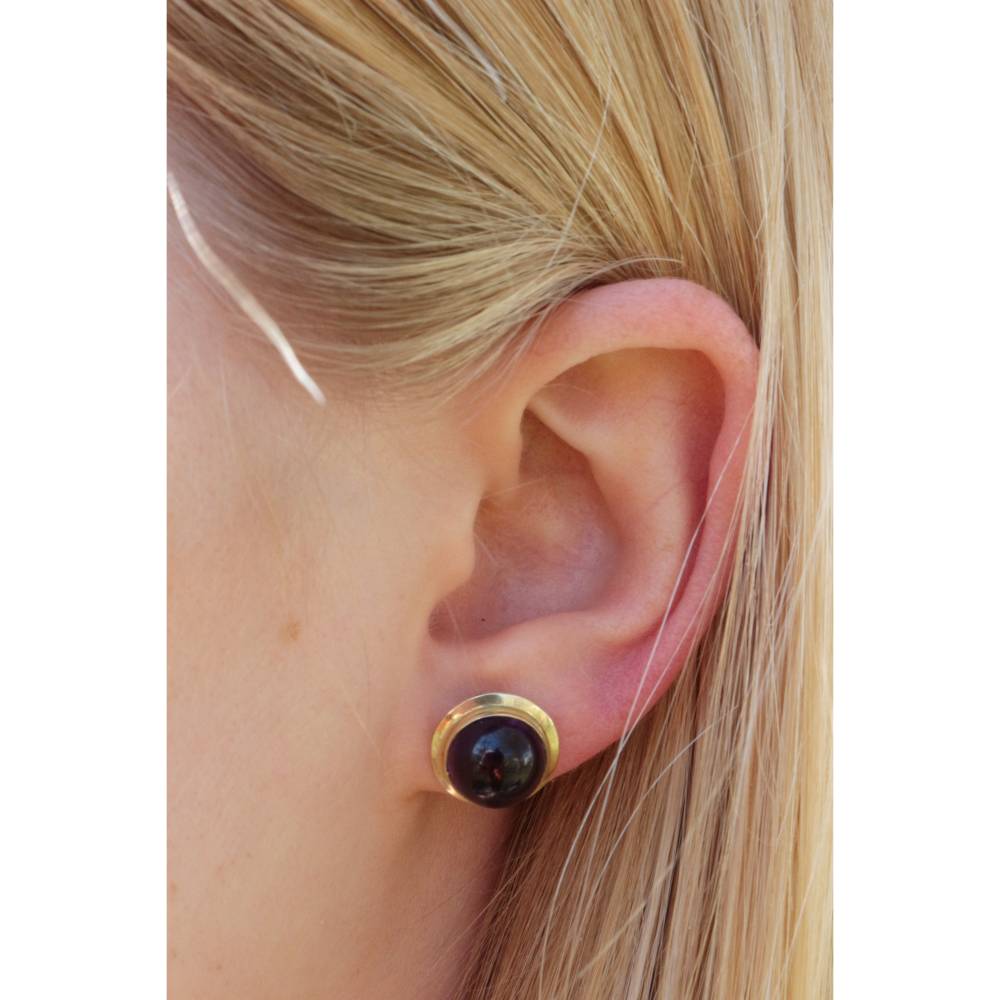 585er Goldohrstecker mit Amethyst-Cabouchon – Amethyst-Ohrstecker aus 14 K Gold Bild 2