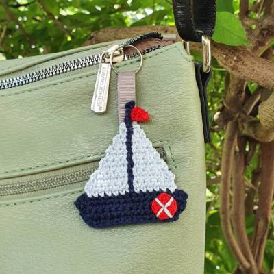 Maritimer Schlüsselanhänger Segelboot – Handgemachter Taschenanhänger Schiff 