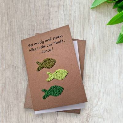 Personalisierbare Glückwunschkarte Taufe, Kommunion & Firmung – Handgemachte Klappkarte mit gehäkelten Fischen & Umschlag