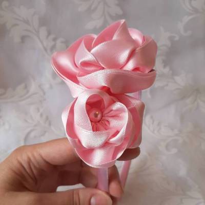 Festlicher Haarreif in Rosa mit zwei eleganten Satinrosen "Rosina"