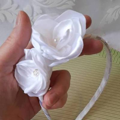 Festlicher Haarreif in Weiß mit romantischen Satinblumen "Louise"