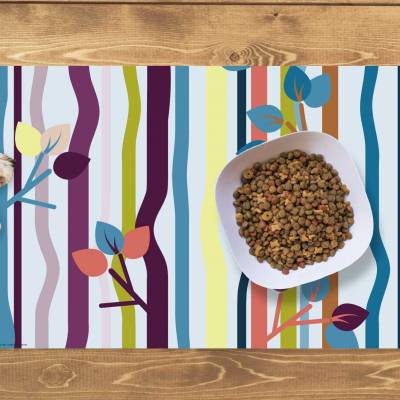 Napfunterlage | Futtermatte „Verspieltes Waldmuster“ aus Premium Vinyl - 60x40 cm - rutschhemmend, abwaschbar, reißfest 