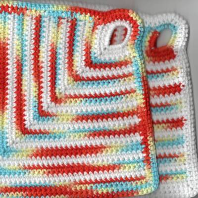 T0102 Topflappen / Untersetzer gehäkelt Handarbeit Baumwolle bunt meliert und weiß gestreift