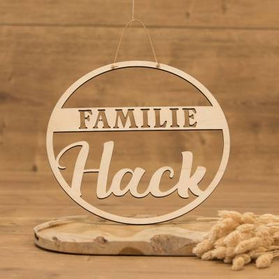 Holzkranz Familie personalisiert in unterschiedlichen Größen 20cm, 25cm, 30cm