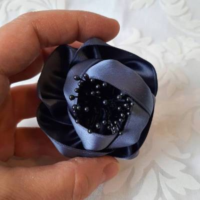 Brosche Anstecker grau graublau Stoffblume Haarblume "Elle" elegant festlich romantisch 