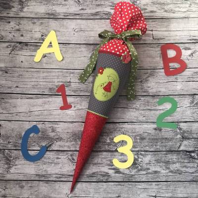 zauberhafte Schultüte in Rot /grau/ grün mit Mädchen / Gärtnerin mit Blumen und Gießkanne