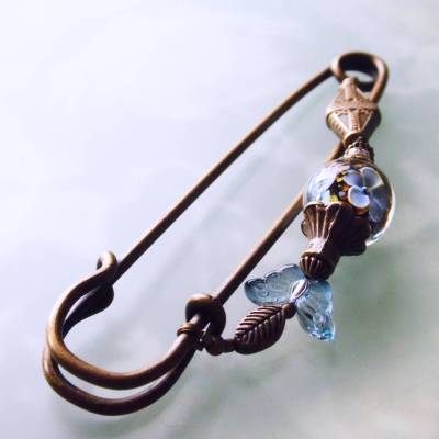 Tuchnadel Schmetterling blaue Blume Art Déco , große Bronze Schmucknadel mit böhmischen Glasperlen N10-AB-13