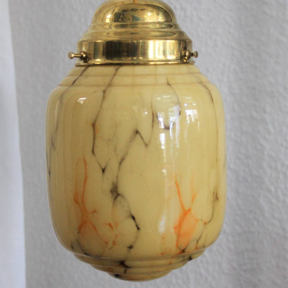 alter Lampenschirm aus Glas creme orange marmoriert