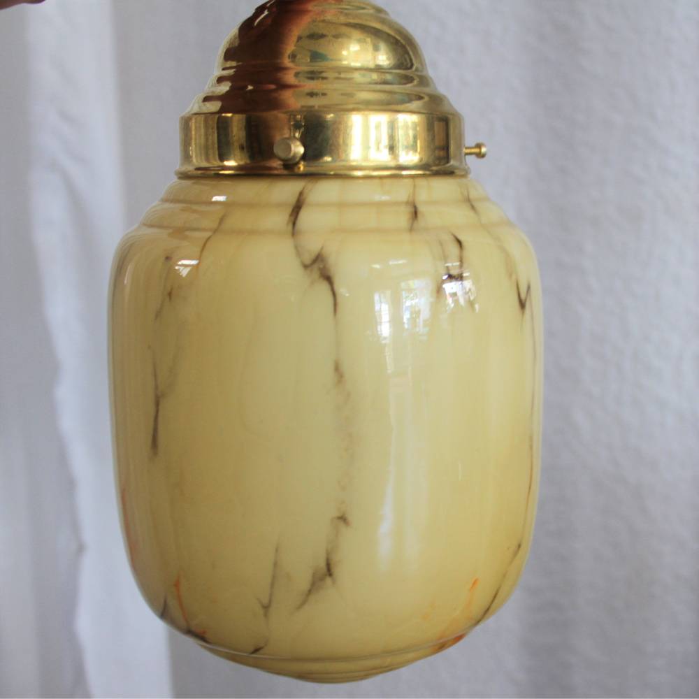 alter Lampenschirm aus Glas creme orange marmoriert