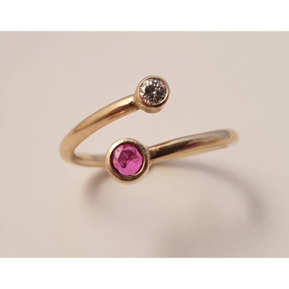 Eleganter 585er Gelbgoldring mit Rubin und Brillant – Offener 14 K Goldring , verstellbar & edel Bild 2