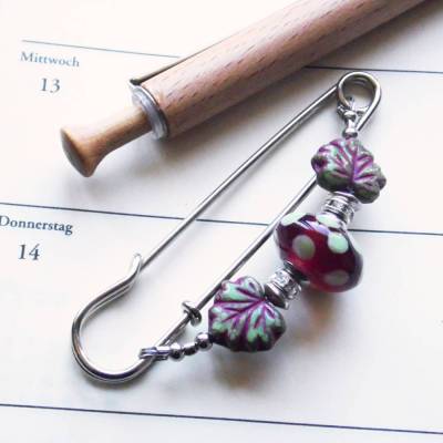 Tuchnadel mit Perlen in Kirschrot und Mintgrün -  silberfarbene Kiltnadel mit Murano Glasperlen N-7-S-15
