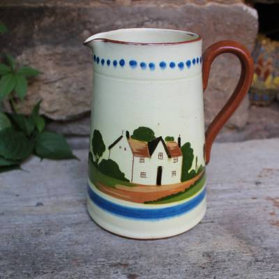 Antiker Watcombe Motto Krug aus England – Mit Beschädigung - Torquay Ware Milchkrug mit Spruch & Cottage Motiv, Vintage Deko