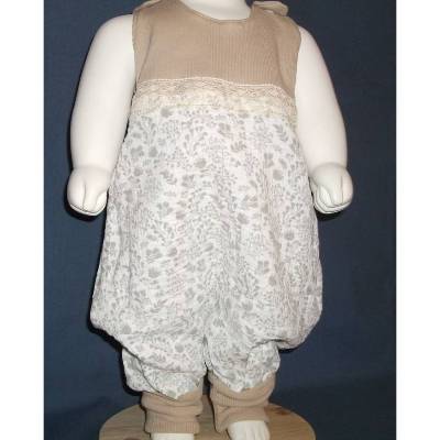 Strampler Gr. 68 aus Musselin & Jersey mit Blumen-Blattmuster und Baumwollspitze