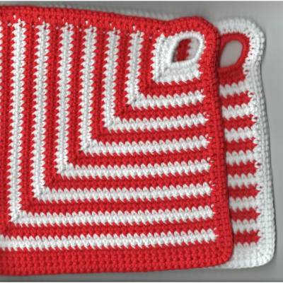 T0104 Topflappen / Untersetzer in rot weiß gestreift gehäkelt Handarbeit Baumwolle