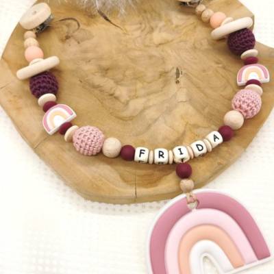 Kinderwagenkette mit Name Mädchen Regenbogen Weinrot