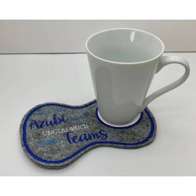 Geschenk für Azubi - Untersetzer Tassenteppich MugRug Filz grau Spruch witzig bestickt Tischdeko praktisch