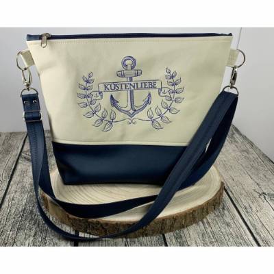 Anker Küstenliebe maritim Tasche Handtasche Umhängetasche Milow aus Kunstleder genäht und bestickt beige/dunkelblau