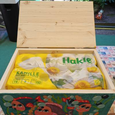 Klorollenhalter mit Aufbewahrungskiste