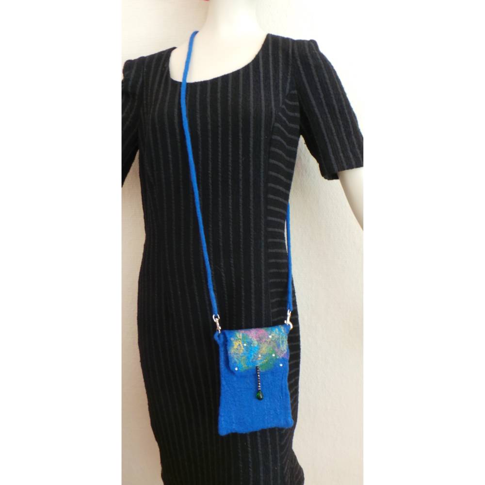 Handytasche mit Band zum Umhngen aus Filz, handgearbeitete Tasche fr das  Handy, Handyhlle mit Band