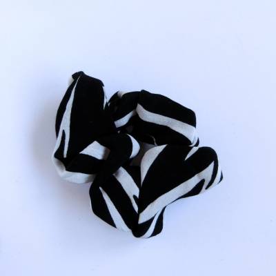 Upcycling Scrunchie Stoffhaargummi handgemacht Zebra