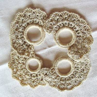 Serviettenringe 4er-SET in hellbeige in Fächerform gehäkelt von Hobbyhaus