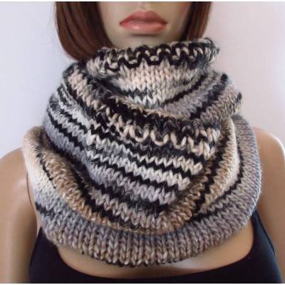 Großer Schlauchschal mit tollem Farbverlauf, gestrickt aus weicher Wolle, Rundschal, Loop, Schal
