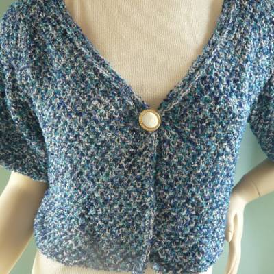        Schicke handgestrickte Jacke aus Effektgarn ,