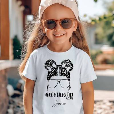 Personalisiertes T-Shirt für Mädchen zum Schulanfang. #Schulkind 2026 mit Wunschname.
