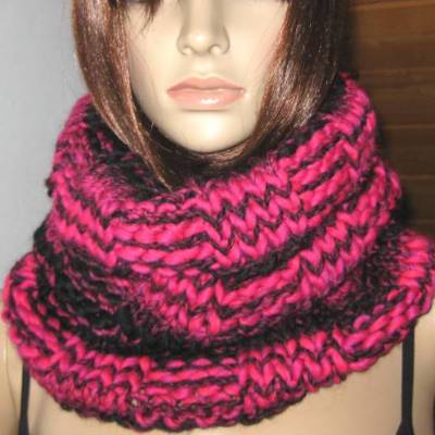 Schlauchschal, gestrickt aus dickem Effektgarn, Loop, Schal