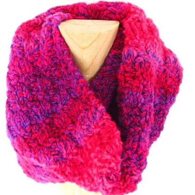 Schlauchschal in Fuchsia-Pink handgestrickt von Hobbyhaus