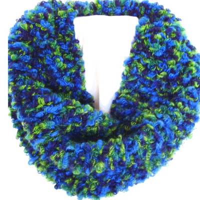 Strickchal aus Bändchengarn in blau und apfelgrün von Hobbyhaus