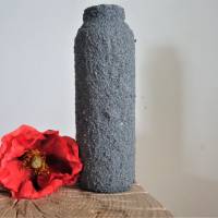 Handgemachte Upcycling Vase in Asphaltoptik | nachhaltige Dekovase anthrazit | moderne Deko für Regal & Wohnzimmer