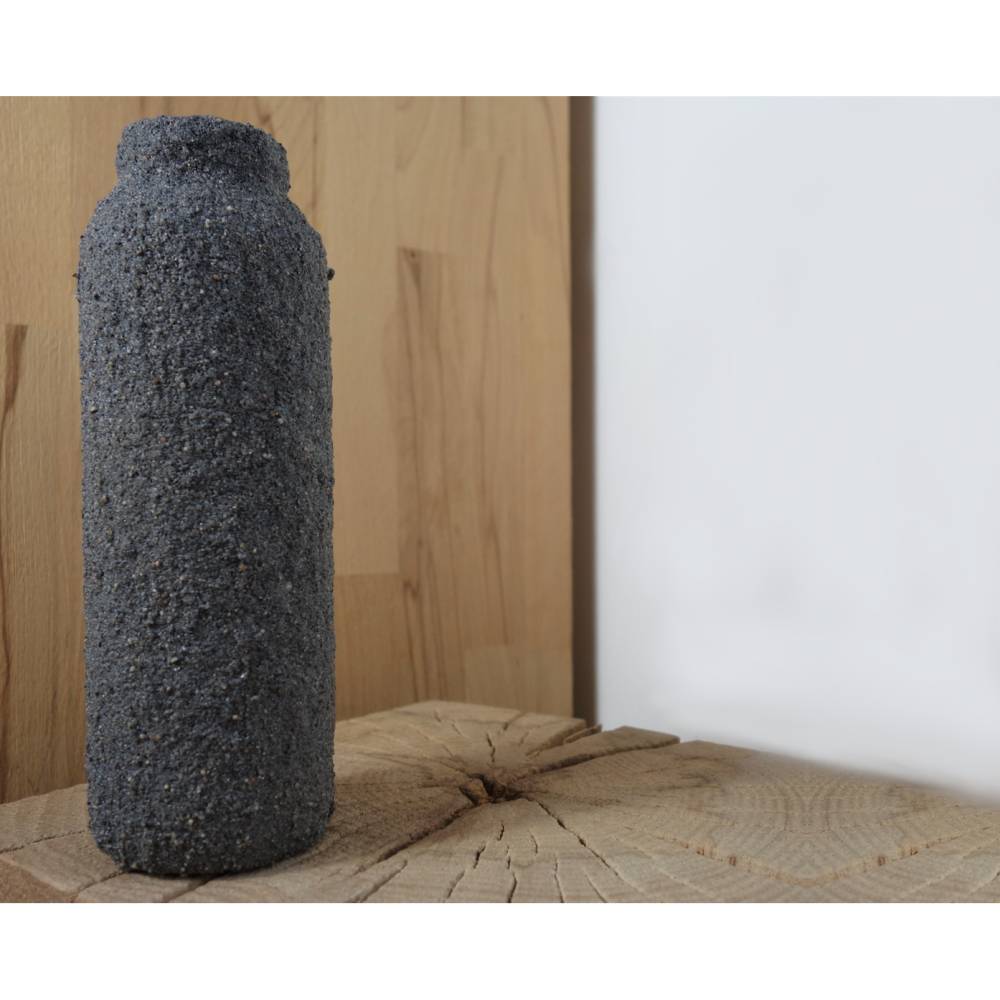 Handgemachte Upcycling Vase in Asphaltoptik | nachhaltige Dekovase anthrazit | moderne Deko für Regal & Wohnzimmer Bild 9