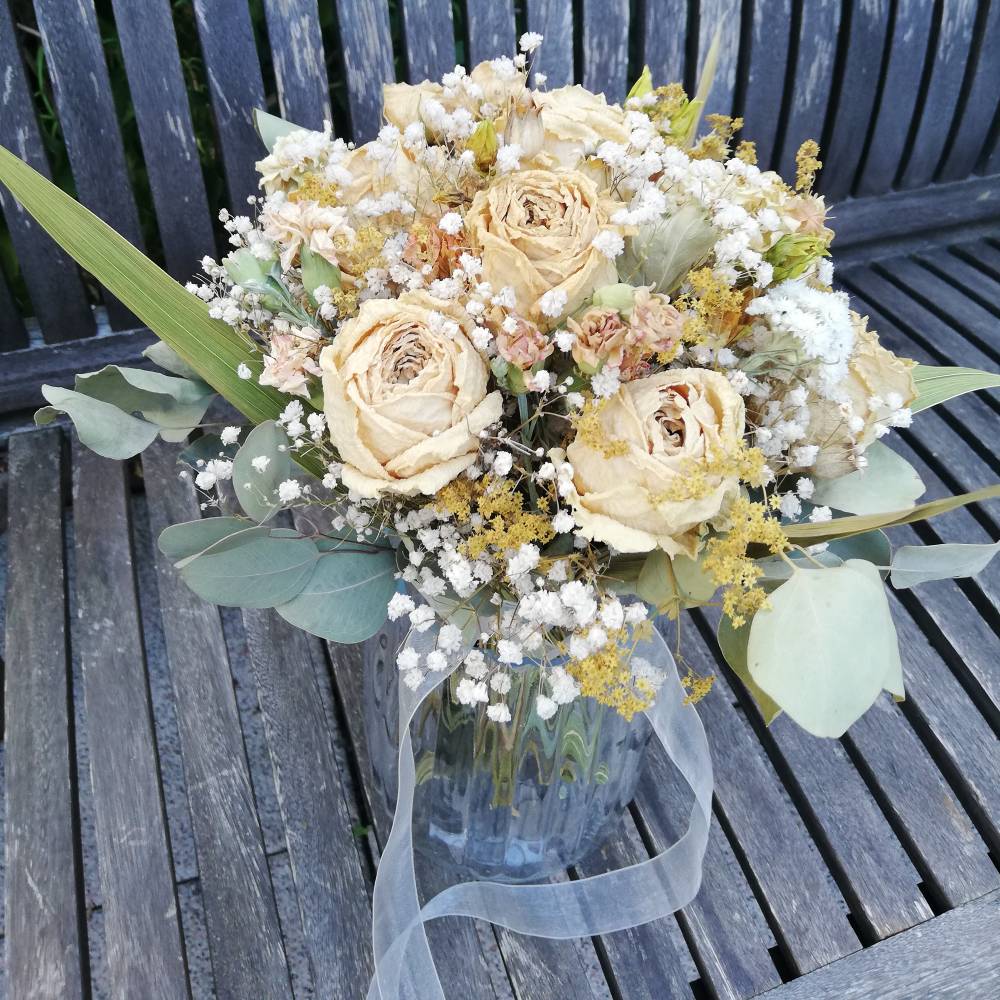 Brautstrauß aus getrockneten Blumen (teils in Bio-Qualität) in Boho-Style
