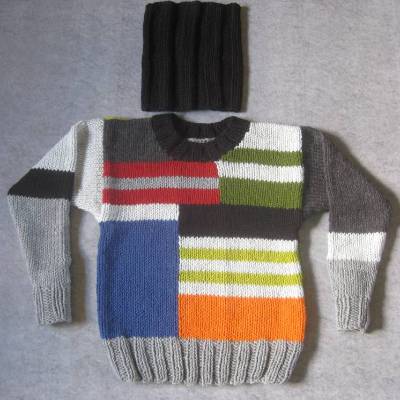 Ausgefallener Pullover, gestrickt im mehrfarbigen Patchwork-Style + Loop-Schal