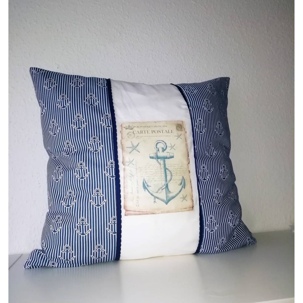 Kissenhülle maritim Ankerplatz – handgemachte maritime Deko in Blau-Weiß 50x50cm