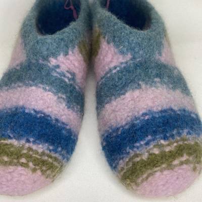 Gr. 39 -Filzhausschuhe - warme Puschen - gestrickte Hausschuhe  Clogs - in der Farbe Multicolor