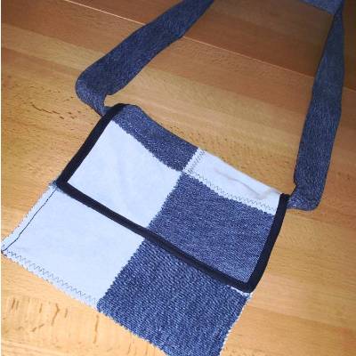 Schultertasche aus Jeans - klein - Patchwork - von Hobbyhaus