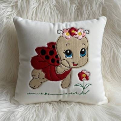 Stickdatei Doodle Marienkäfer mit Blumen – Maschinenstickerei für deine Stickmaschine