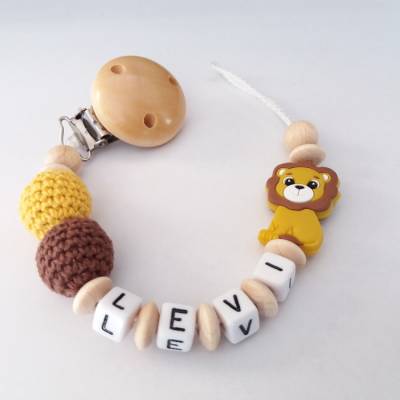 Schnullerkette mit Namen in Senfgelb/Braun mit Löwe und Häkelperlen